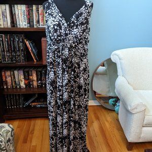 Soma XL black and ivory knit maxi dress